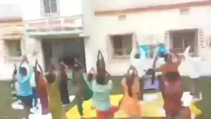 बिश्रामपुर: विश्रामपुर नगर परिषद और आंचलिक क्षेत्रों में अंतर्राष्ट्रीय योग दिवस मनाया गया, कई लोगों ने योगाभ्यास किया