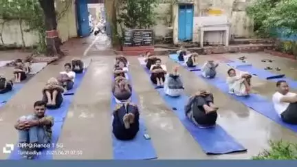 गंगरार: तुम्बडिया में मनाया गया 11वां अंतर्राष्ट्रीय योग दिवस, सैकड़ों लोगों ने किया योग