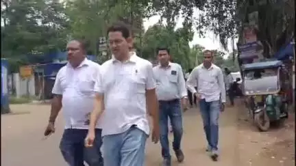 ডেবরা: ডেবরা সুপার স্পেশালিটি হাসপাতালের সামনে যাত্রী প্রতিক্ষালয় পরিদর্শনে বিধায়ক