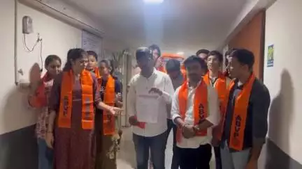 હિંમતનગર: GCAS પોર્ટલમાં નિજી વિશ્વવિદ્યાલયોનો સમાવેશ કરવા માટે ABVP દ્વારા શહેરમાં જિલ્લા કલેકટરને આવેદનપત્ર અપાયો