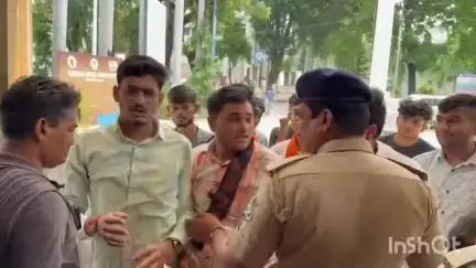 આણંદ શહેર: શહેરમાં સરદાર પટેલ યુનિવર્સિટી ખાતે ABVP દ્વારા વિરોધ પ્રદર્શન કરાયું, સૂત્રોચ્ચાર કરાયા, પ્રતિક્રિયા આપી
