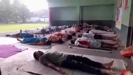 মুরারই ১: মুরারই অক্ষয় কুমার হাই স্কুলের মুক্তমঞ্চে বিশ্ব যোগা দিবস পালন