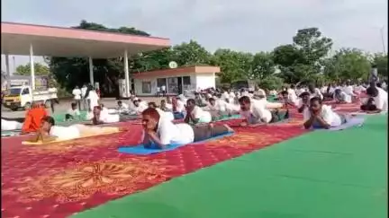 పట్టణంలో యోగసనాలు వేసిన 103 ఏళ్ల వృద్ధుడు