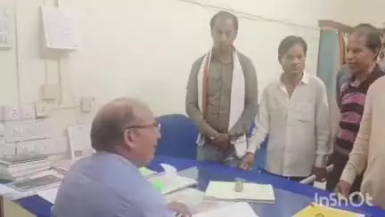 ब्रह्मपुर: रजवाहा नहर में पानी नहीं छोड़े जाने से झुगी डेरा, लाला डेरा समेत कई गांव के किसान परेशान, कृषि पदाधिकारी से मिले