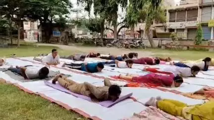 बेतिया: रेड क्रॉस भवन, बेतिया में अंतर्राष्ट्रीय योग दिवस पर योग महोत्सव का भव्य आयोजन