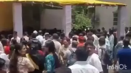 अंबरनाथ: आठ दिवसाच्या प्रतीक्षेनंतर क्रू मेंबर दीपक पाठकचे पार्थिव बदलापुरात दाखल, अत्यंत शोकाकुल वातावरणात दिला अखेरचा निरोप