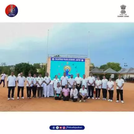 अंतर्राष्ट्रीय योग दिवस 2025: राजस्थान पुलिस का "एक पृथ्वी, एक स्वास्थ्य" का संकल्प!

पुलिस मुख्यालय राजस्थान, राजस्थान पुलिस अकादमी और पुलिस दूरसंचार लाइन जयपुर परिसर में अधिकारियों व जवानों ने किया योग अभ्यास।