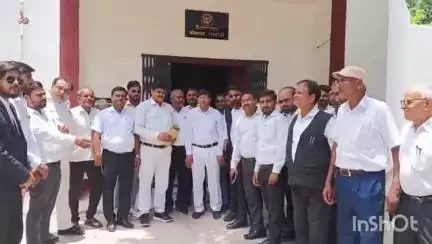 जिले में जिला शासकीय अधिवक्ताओं की नियुक्ति में आरक्षण का पालन न होने पर नाराज अधिवक्ताओं ने सौंपा ज्ञापन