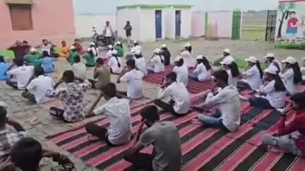 राजपुर: अकबरपुर व तियरा प्लस टू उच्च विद्यालय में योग्य दिवस पर हुआ योग अभ्यास