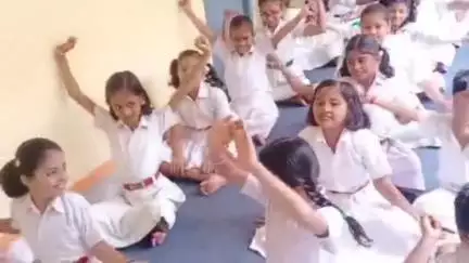 बेलागंज: बेलागंज प्रखंड के सरकारी व गैर सरकारी विद्यालयों में विश्व योग दिवस पर कार्यक्रम का आयोजन