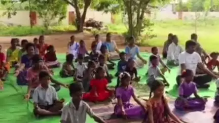 కొవ్వూరు: విడవలూరులో ఘనంగా యోగా దినోత్సవం..యోగాసనాలు వేసిన ఎంపీడీవో, అధికారులు, సిబ్బంది, ప్రజలు