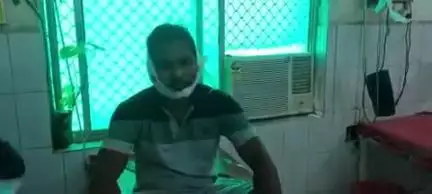बदायूं: बदायूं के कछला चौराहा पर ई-रिक्शा में जा रहे युवक को चाकू मारकर किया घायल