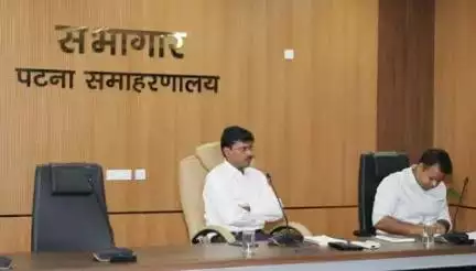 जिलाधिकारी, पटना डॉ. त्यागराजन एस.एम. द्वारा मुख्यमंत्री समग्र शहरी विकास योजना में प्रगति की समीक्षा की गई तथा पदाधिकारियों को तत्परता से कार्य करने का निदेश दिया।
