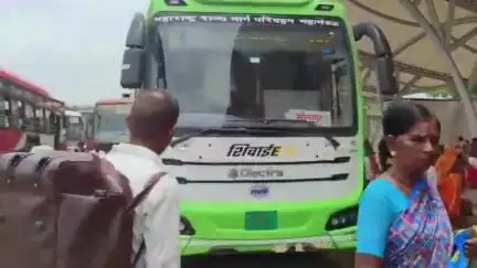 एसटी महामंडळाच्या शिवाई इलेक्ट्रिक बसमध्ये दिव्यांगांना नो एंट्री,बसमध्ये राखीव सिट माञ तिकीट मशीनमध्ये इन्स्टॉलेशन नाही