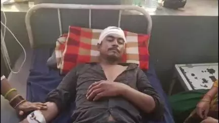 मथुरा: बंगाली घाट पर सवारियों को लेकर आपस में भिड़े नाविक, 5 लोग हुए घायल