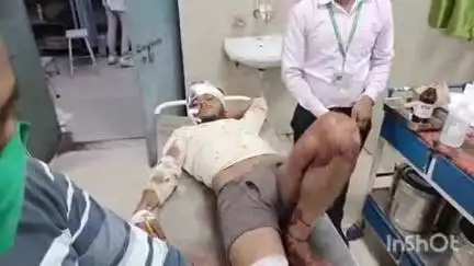कायमगंज: संकिसा काली नदी पुल के पास टेम्पो की टक्कर से बाइक सवार चेचेरे भाई हुए घायल, सीएचसी से जिला अस्पताल किया गया रेफर