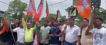 কমলপুৰ: শিঙিমাৰীত একাংশ বিজেপিৰ কৰ্মী আৰু কংগ্ৰেছৰ কৰ্মীৰ মাজত হতাহতি,গৌৰৱ গগৈক আগভেটা দিলে একাংশ বিজেপি কৰ্মীয়ে