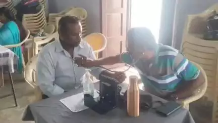அருப்புக்கோட்டை: எஸ் பி கே பள்ளி சாலையில் தமிழக வெற்றிக்கழக தலைவர் விஜய் பிறந்தநாளை முன்னிட்டு இரத்ததான முகாம்