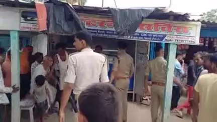 छपरा: लखनपुर बाजार में हथियारबंद बाइक सवारों ने साइबर कैफे से ₹60 हजार लूटे, डीएसपी जांच में जुटे
