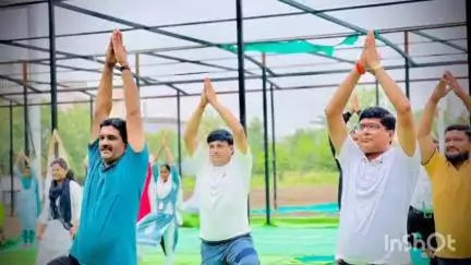 फुलंब्री: भाजपाकडून आंतरराष्ट्रीय योग दिनानिमित्त शांतिनिकेतन विद्यालयात योगासने करून योगा दिन साजरा