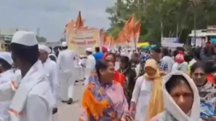 अंबाजोगाई: संत गजानन महाराज पालखीचे अंबाजोगाईत भव्य स्वागत करण्यात आले