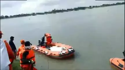 বৰক্ষেত্ৰী: পেৰাধৰাৰত  নাওঁ দুৰ্ঘটনাৰ নিখোজ তিনিজনৰ ভিতৰত এজনৰ মৃতদেহ তিনিদিনৰ মুৰত  আব্দুল গফুৰৰ  উদ্ধাৰ