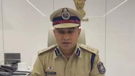 વલસાડ: વાપી ટાઉન પોલીસ સ્ટેશનમાં 20 વર્ષથી વોન્ટેડ આરોપીને ઝડપી લીધો, જે બાબતે જી.પો.વડાએ sp કચેરીથી વિગત આપી