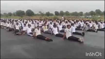 सिरोही: सिरोही के हवाई पट्टी पर बुनियादी एवं सेवा प्रशिक्षण शिविर योग का आयोजन, शिविर पांच दिन तक चलेगा