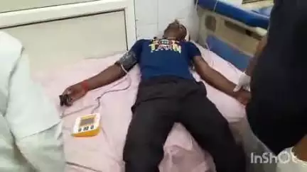 हाथरस: गांव एवरनपुर में युवक ने अज्ञात परिस्थितियों में घास जलाने वाली दवाई का सेवन किया, हालत बिगड़ने पर पड़ोसी लाए अस्पताल
