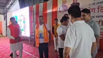 केकड़ी: केकड़ी में ब्लॉक स्तरीय अंतरराष्ट्रीय योग दिवस धूमधाम से मनाया गया, नगर परिषद रंगमंच पर किया गया योगासन