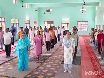 बल्देवगढ़: बल्देवगढ़ के मंगल भवन में अंतर्राष्ट्रीय योग दिवस मनाया गया, अधिकारी व जनप्रतिनिधि हुए शामिल