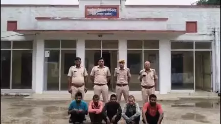थाना #गोविन्दगढ ने परचूनी की दुकान में #चोरी करने के मामले में पांच आरोपियों को किया गिरफ्तार।
