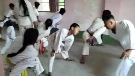 দিনহাটা ২: ক্যারাটে বেল্ট পরীক্ষা ও নারী সুরক্ষার ট্রেনিং  আয়োজিত হলো দিনহাটা শহরে