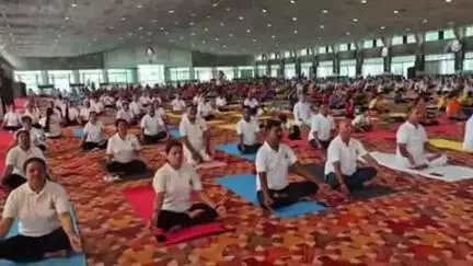 हरिद्वार: प्रेमनगर आश्रम में आयुष विभाग के तत्वावधान में हुआ भव्य योगाभ्यास कार्यक्रम, जुटे विविध क्षेत्रों के प्रतिनिधि