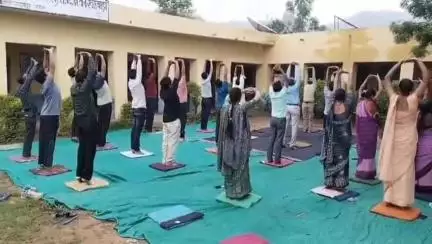 झाडोल: अंतरराष्ट्रीय योग दिवस पर खेरवाड़ा में सुल्तान जी का योग कार्यक्रम आयोजित हुआ