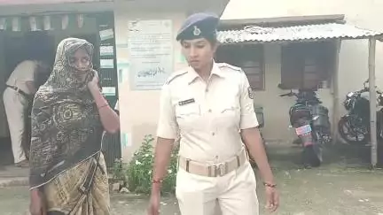 हसनगंज: नया टोला हसनगंज से पुलिस ने 20 लीटर शराब के साथ एक महिला शराब तस्कर को गिरफ्तार कर जेल भेजा