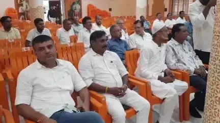 નડિયાદ: જિલ્લા ભાજપ દ્વારા પ્લેન ક્રેશ દુર્ઘટનામાં મૃત્યુ પામનાર મૃતકોને શ્રદ્ધાંજલિ આપવા સત્સંગ ભુવન ખાતે પ્રાર્થના સભા યોજાઈ