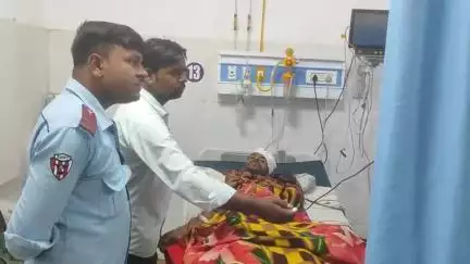 झालरापाटन: सदर क्षेत्र के मांडा झुमकी के बीच बेकाबू ट्रैक्टर खाई में गिरा, युवक घायल, जिला अस्पताल में भर्ती