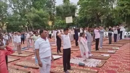 आबू रोड: आबूरोड के दरबार स्कूल में ब्लॉक स्तरीय अंतरराष्ट्रीय योग दिवस पर हुआ कार्यक्रम, 45 मिनट तक सभी ने किया योगाभ्यास