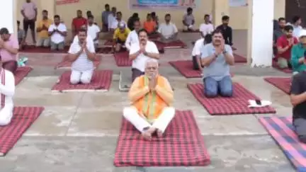 बोध गया: बोधगया के कालचक्र मैदान में अंतर्राष्ट्रीय योग दिवस पर योग कार्यक्रम, सहकारिता मंत्री डॉ. प्रेम कुमार हुए शामिल