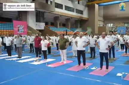 Shri C.R. Patil, Hon’ble Minister of Jal Shakti, Government of India, graced the International Day of Yoga 2025 celebrations at Hazira , Vadodara, Gujarat as the Chief Guest. He was joined by Dr. Abhijit Mitra, AHC, & officials of DAHD.