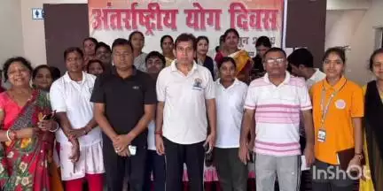 सुपौल: सुपौल के इंदौर स्टेडियम में अंतर्राष्ट्रीय योग दिवस पर योग कार्यक्रम का आयोजन किया गया