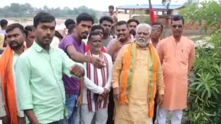 बोध गया: बोधगया के बतसपुर में जलजमाव से प्रभावित क्षेत्रों का सहकारिता मंत्री डॉ. प्रेम कुमार ने किया निरीक्षण, दिए निर्देश