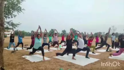 गोंदिया: गोंदिया येथे"वन अर्थ, वन हेल्थ" थीमसह जागतिक योग दिन साजरा – ग्रामीण विद्यार्थ्यांचा उत्स्फूर्त सहभाग