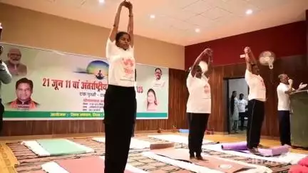 पेण्ड्रा: अंतर्राष्ट्रीय योग दिवस पर पेंड्रा में सामूहिक योग और वृक्षारोपण के साथ उत्साहपूर्ण आयोजन