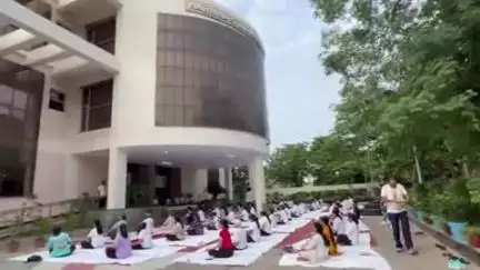 पंचकूला: अंतर्राष्ट्रीय योग दिवस पर हरियाणा राज्य विधिक सेवा प्राधिकरण में योग शिविर का आयोजन