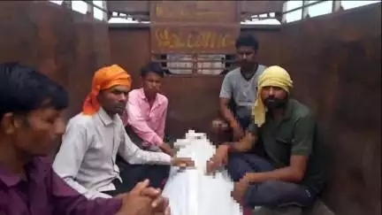 इटावा: खेत पर फसल की रखवाली करने गए 60 वर्षीय किसान की आवारा सांड के हमले से हुई मौत, परिजनों ने इटावा में कराया पोस्टमार्टम