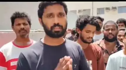ఆచంట: దుబాయ్‌లో కష్టాల్లో చిక్కుకున్న పెనుమంట్ర మండలం మాముడూరుకు చెందిన యువకులు,  స్వదేశానికి రప్పించాలంటూ ఆవేదన