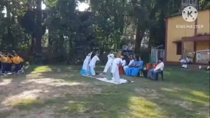 ঝাড়গ্রাম: ঝাড়গ্রাম শহরে শনিবার ১১ তম আন্তর্জাতিক যোগ দিবস উদযাপন করলো পতঞ্জলি যোগ সমিতি