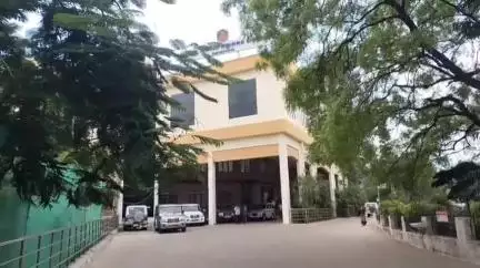 பாளையங்கோட்டை: ஈரான் நாட்டிற்கு மீன் பிடிக்க சென்ற மீனவர்களை மீட்க ஆட்சியரிடம் சபாநாயகர் மனு